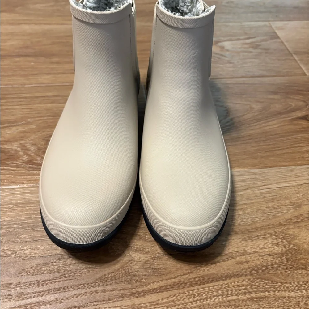 Bogs Amanda ll Chelsea Rain Boots in Light Taupe with Heathered Lining